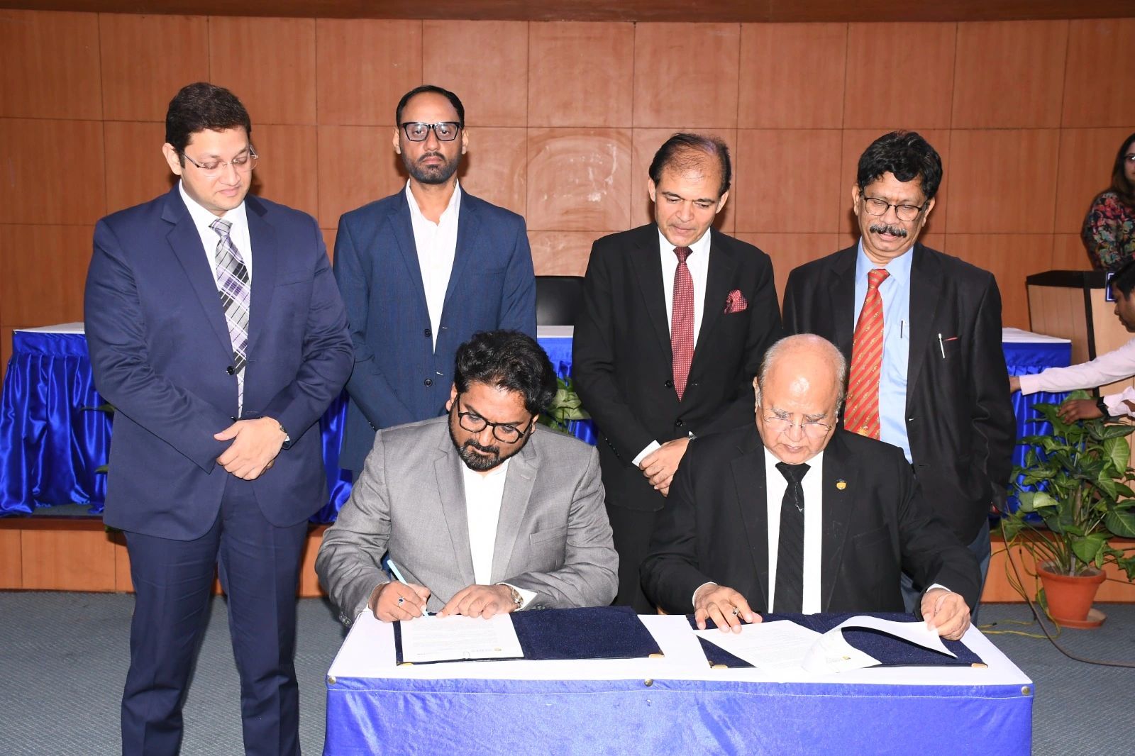 Amity University — MoU signing ceremony on the dais with Prof. (Dr.) Sanjeev Bansal, Dr. B. K. Murthy, Dr. Garima Agarwal and Mr. K. Kapur.